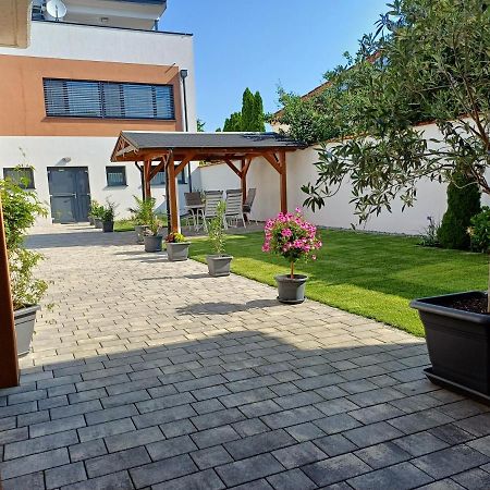 Penthouse Griemann 2 Fuer Max 4 Personen Mit Eigener Grosser Dachterrasse Zum Relaxen! Illmitz Exterior photo