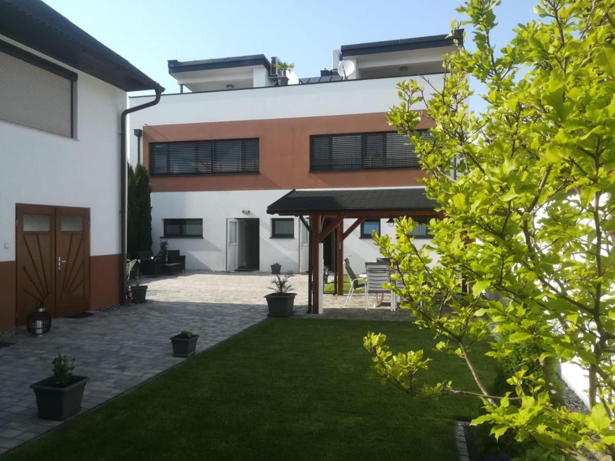 Penthouse Griemann 2 Fuer Max 4 Personen Mit Eigener Grosser Dachterrasse Zum Relaxen! Illmitz Exterior photo