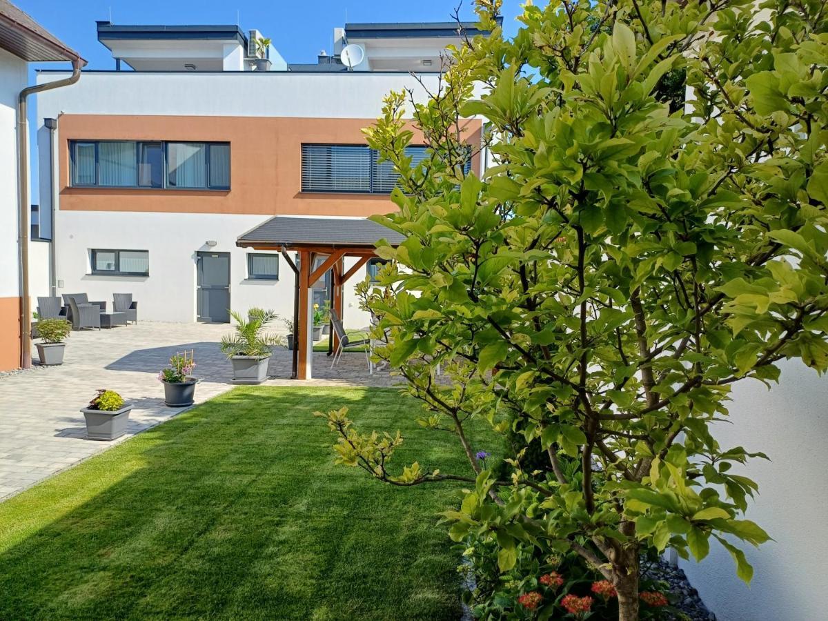 Penthouse Griemann 2 Fuer Max 4 Personen Mit Eigener Grosser Dachterrasse Zum Relaxen! Illmitz Exterior photo