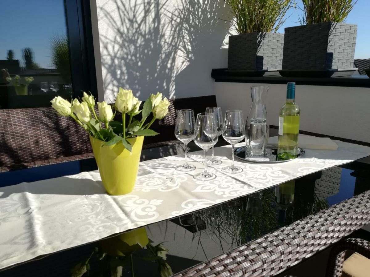 Penthouse Griemann 2 Fuer Max 4 Personen Mit Eigener Grosser Dachterrasse Zum Relaxen! Illmitz Exterior photo