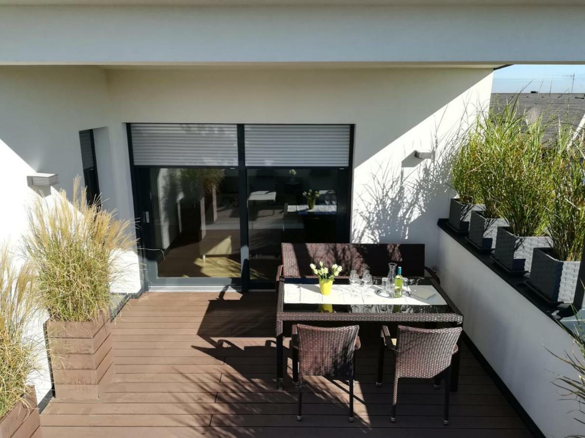 Penthouse Griemann 2 Fuer Max 4 Personen Mit Eigener Grosser Dachterrasse Zum Relaxen! Illmitz Exterior photo
